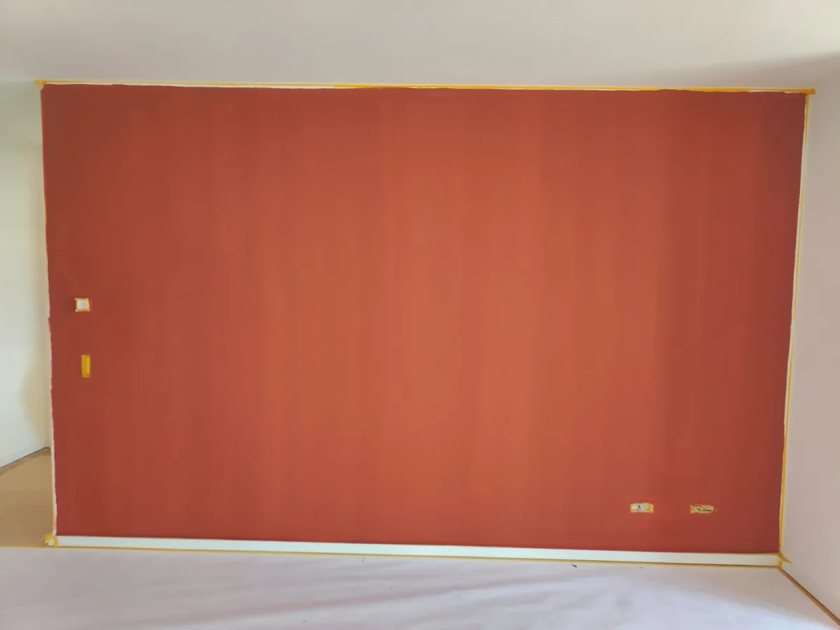Terrakotta Akzentwand — fertig, Brillux 70.06.04, Andymen Maler mit Stern