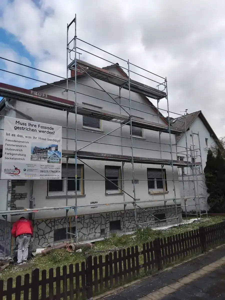 WDVS Montage Fassade — Andymen Maler mit Stern