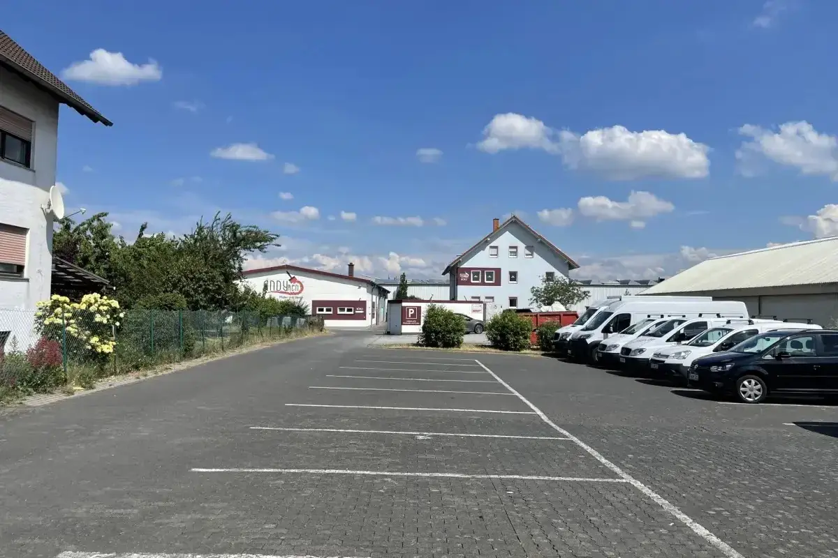 Andymen Firmengelaende Butzbach mit Fuhrpark
