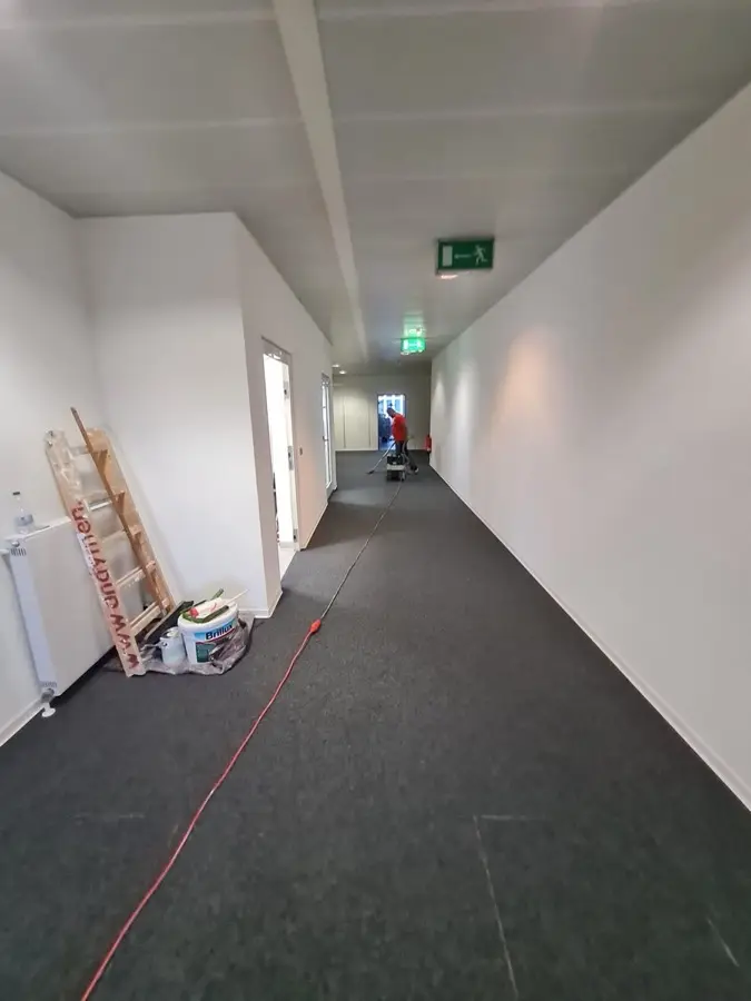Andymen Mitarbeiter bei Innenanstrich Frankfurt &mdash; Bürogebäude