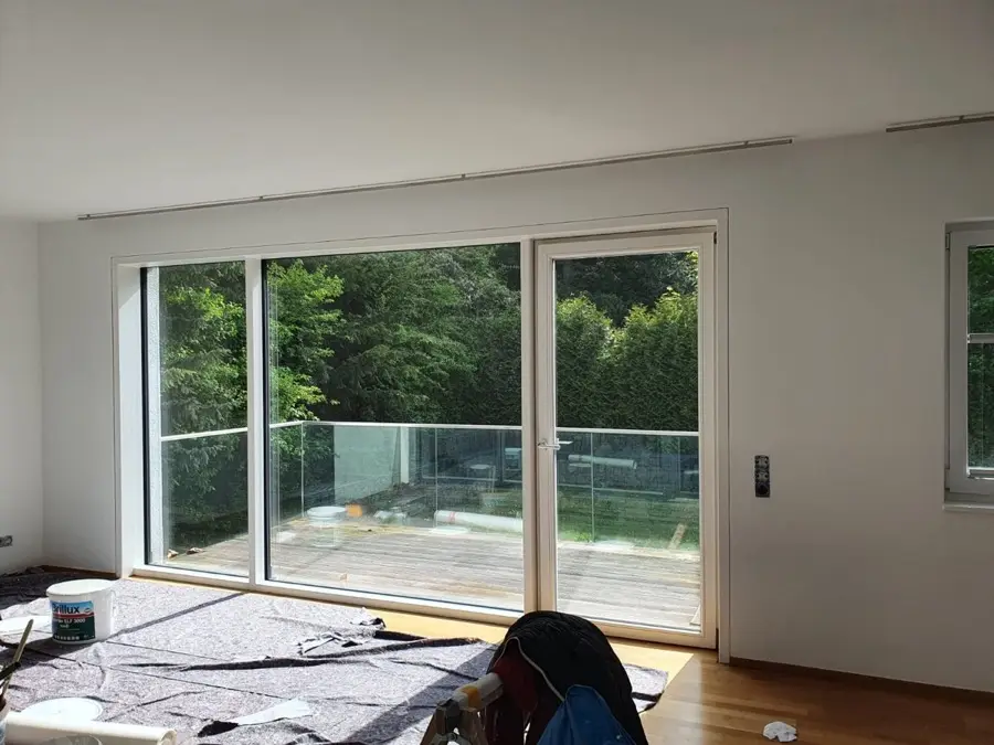 Innenanstrich Bad Nauheim &mdash; frisch gestrichenes Wohnzimmer mit Panoramafenstern, Andymen