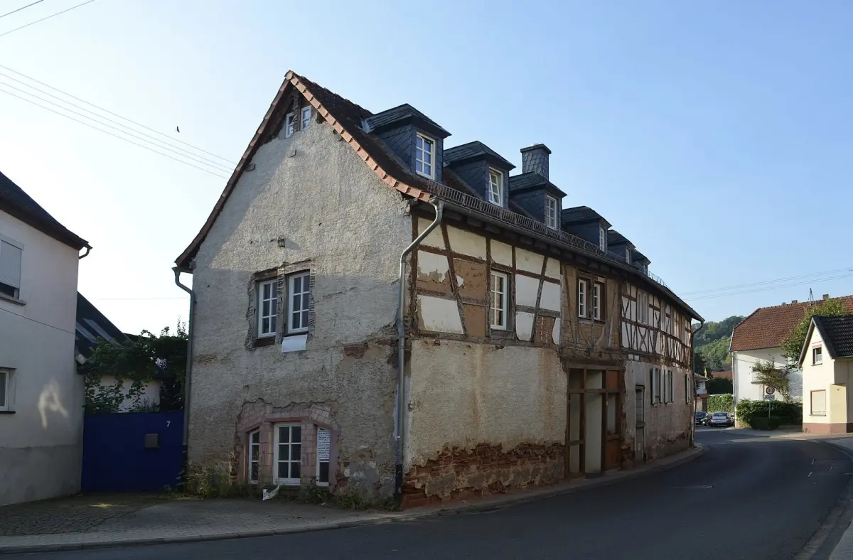Altbau sanieren — Vorher
