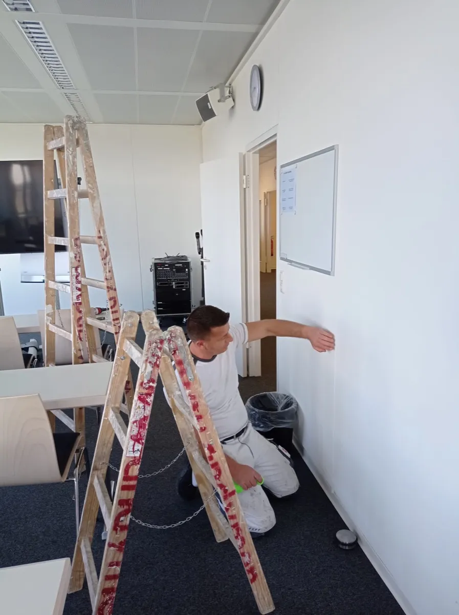 Professionell streichen — Andymen Maler mit Stern